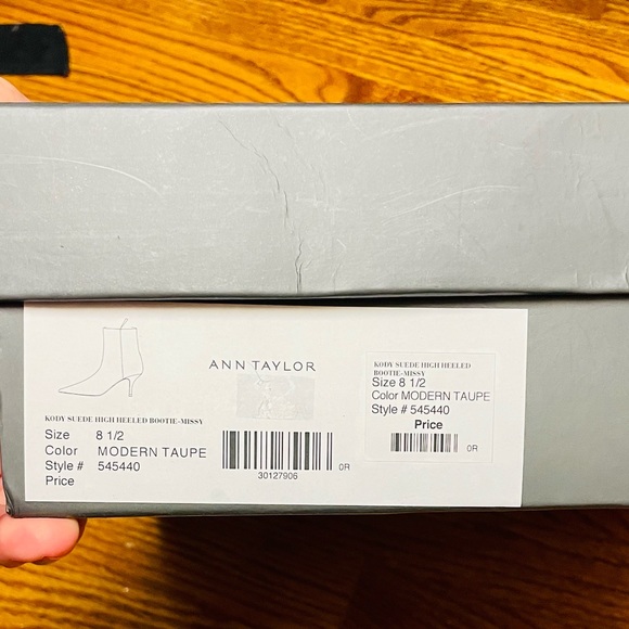 Ann Taylor EXCELLENT condition!! Kody Suede High Heeled Bootie 8 1/2 - Picture 6 of 7